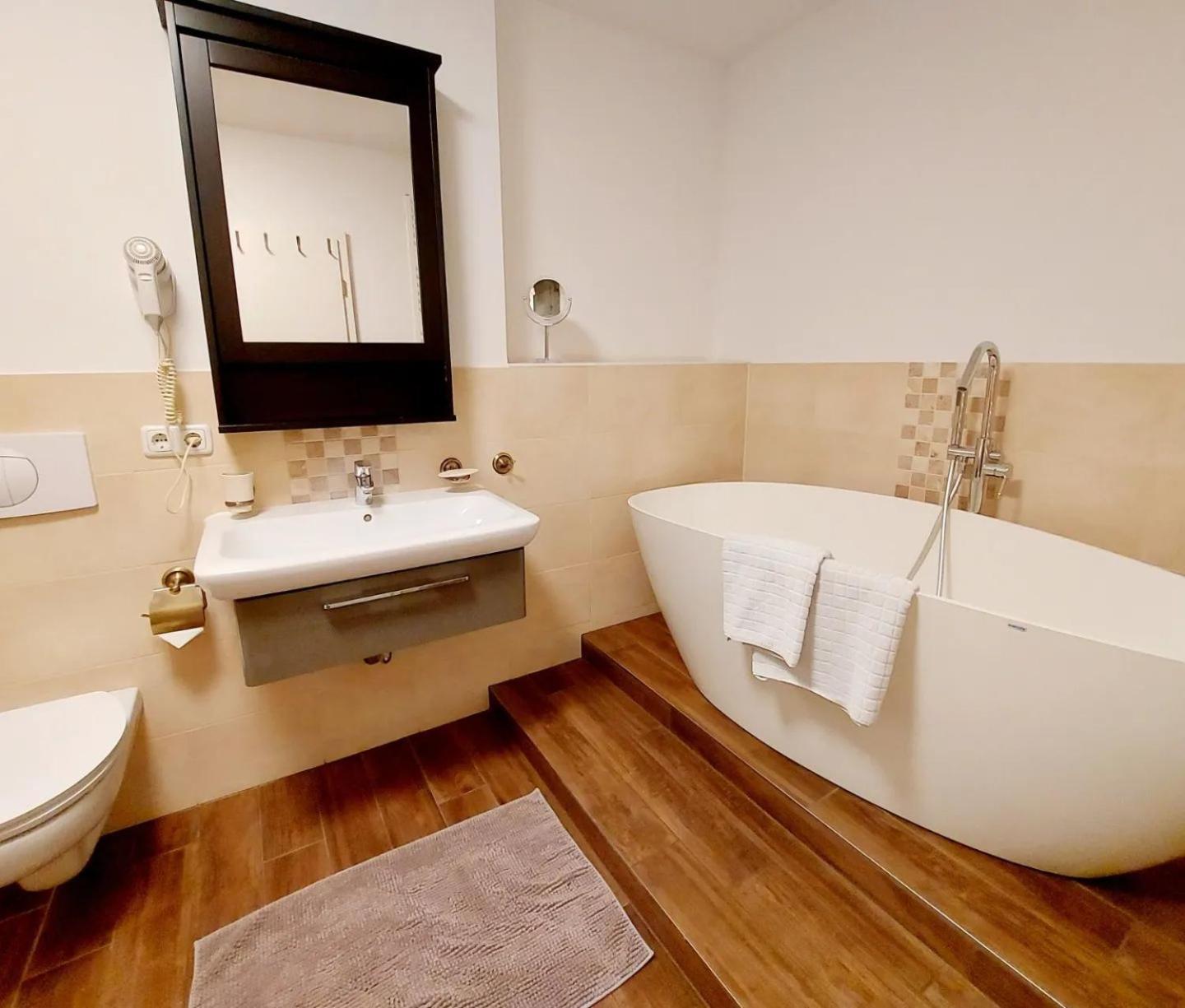 Hochwertige Ferienwohnung Direkt Am Wasser Mit Balkon Грайфсвалд Екстериор снимка