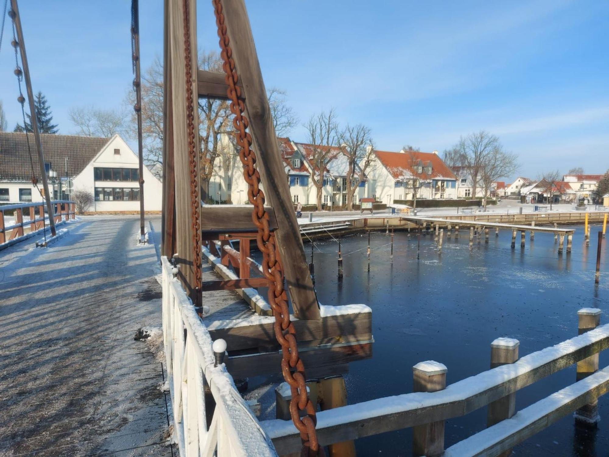 Hochwertige Ferienwohnung Direkt Am Wasser Mit Balkon Грайфсвалд Екстериор снимка